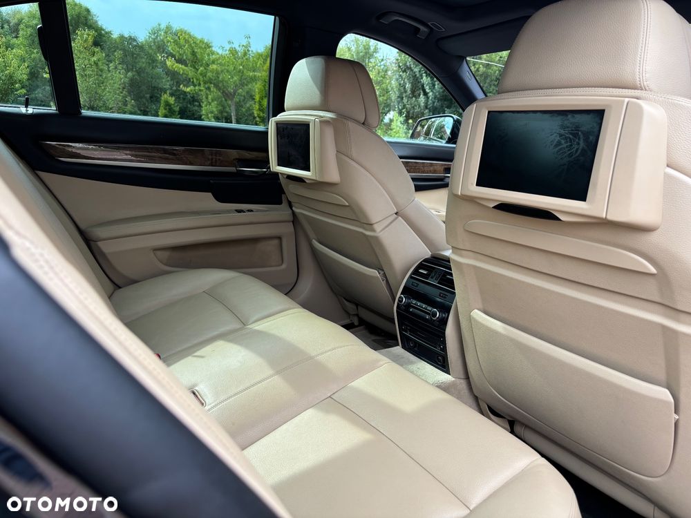 BMW Seria 7 740d - 16