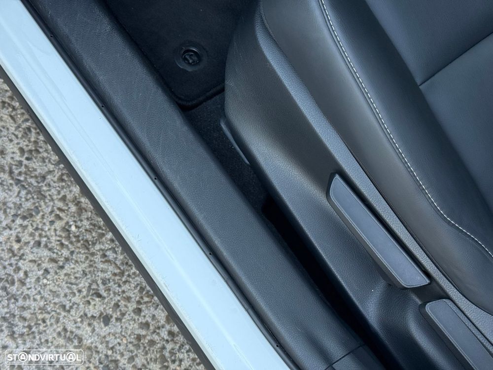 Lexus UX 250h F Sport - 35