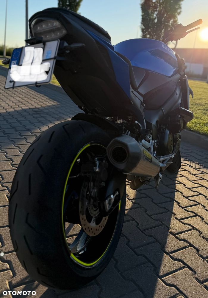 Suzuki GSX - 19