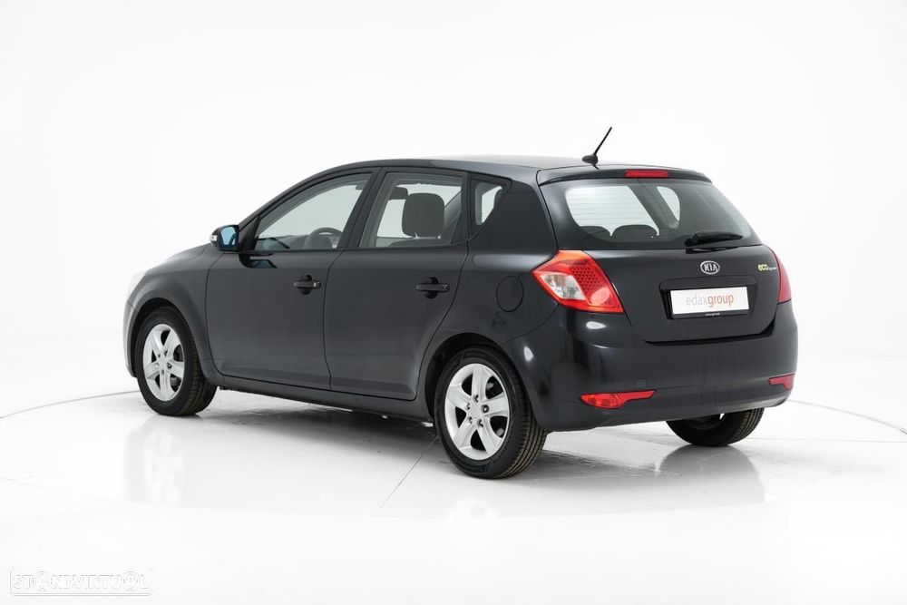 Kia Ceed - 4