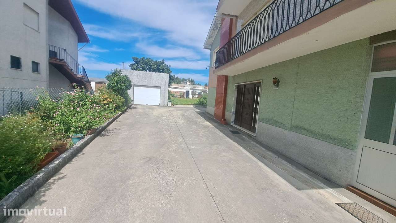 Moradia T4 com 1592 m² de Terreno, Poço, Pomar e Anexos em Sangalhos - Grande imagem: 4/32