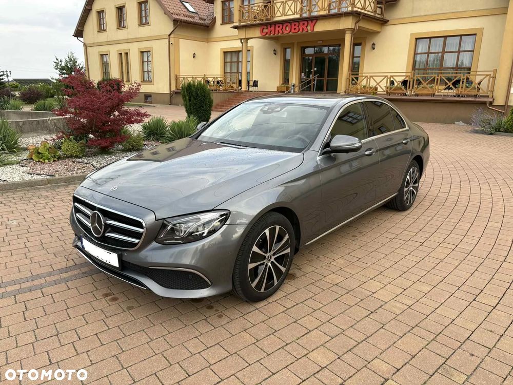 Mercedes-Benz Klasa E 220 d 4Matic 9G-TRONIC Exclusive - 2