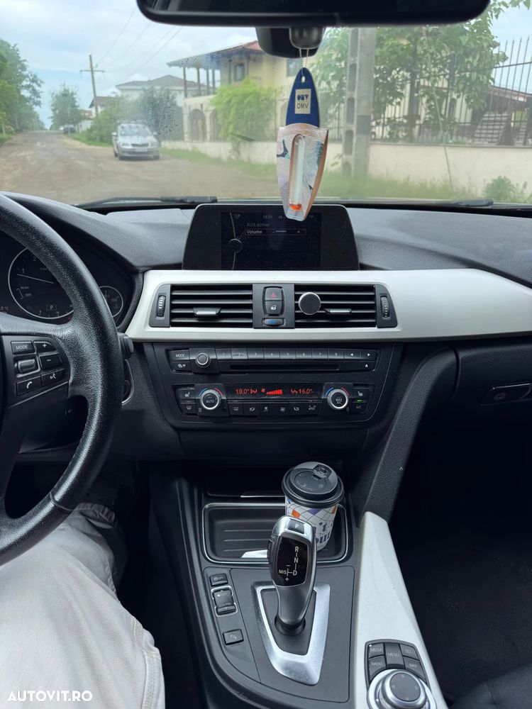 BMW Seria 3 318d Aut. Luxury Line - 13