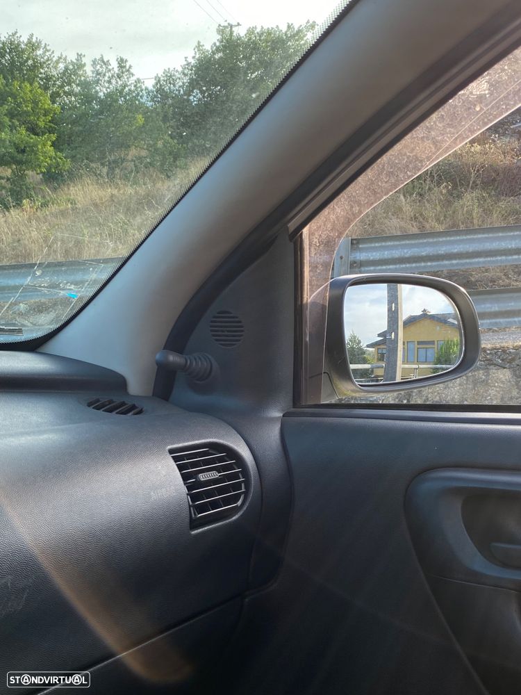 Opel Corsa 1.7 DTi 16V - 12