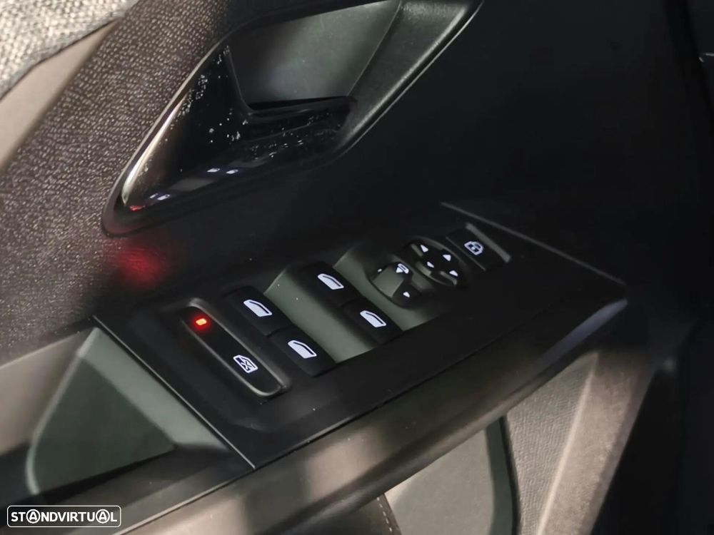 Peugeot E-3008 73 kWh Allure - 29
