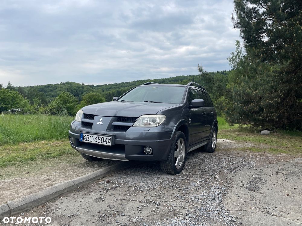 Mitsubishi Outlander 2.0 4WD Invite - 1