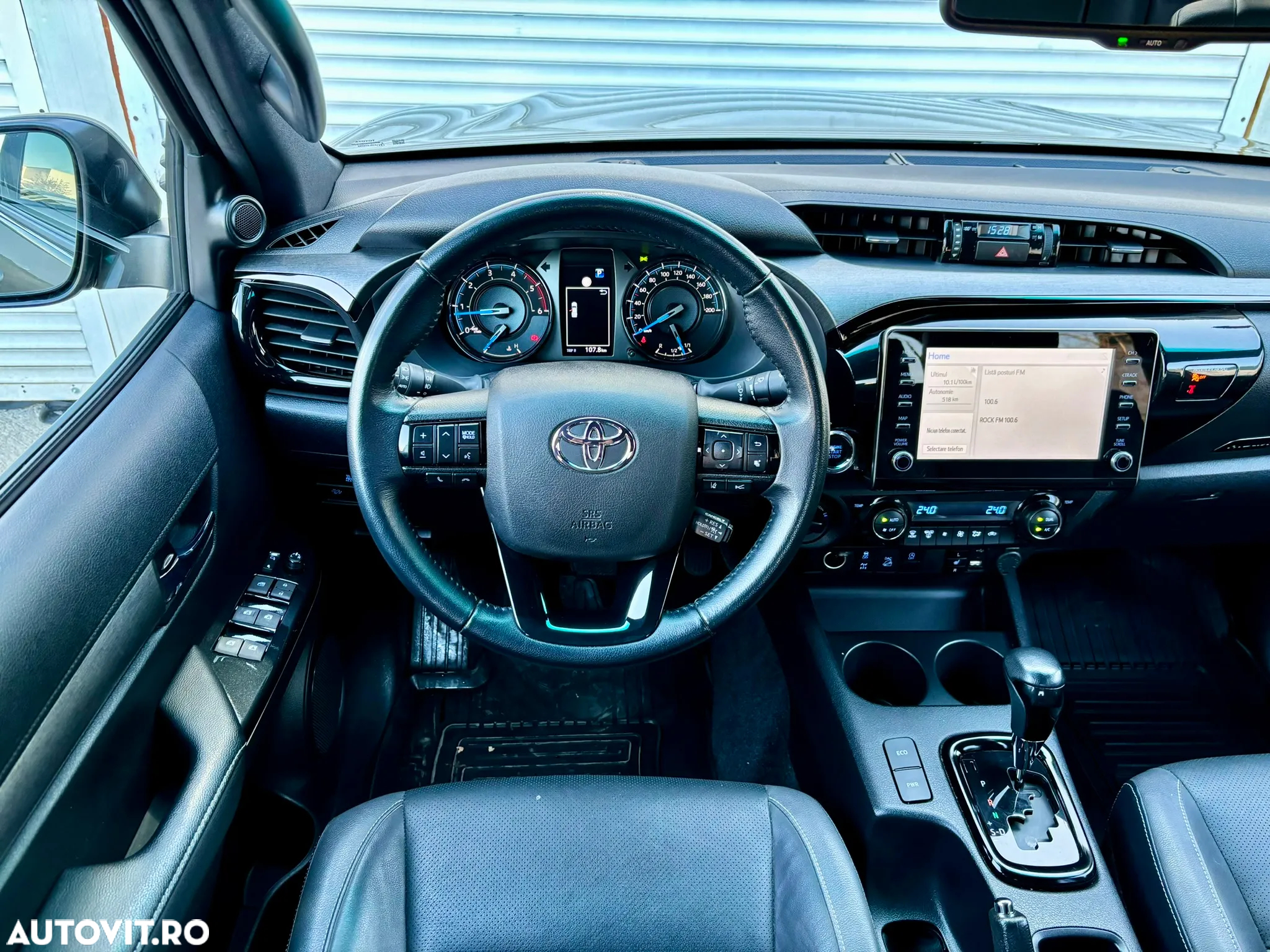 Toyota Hilux 2.8D 204CP 4x4 Double Cab AT Invincible - 2