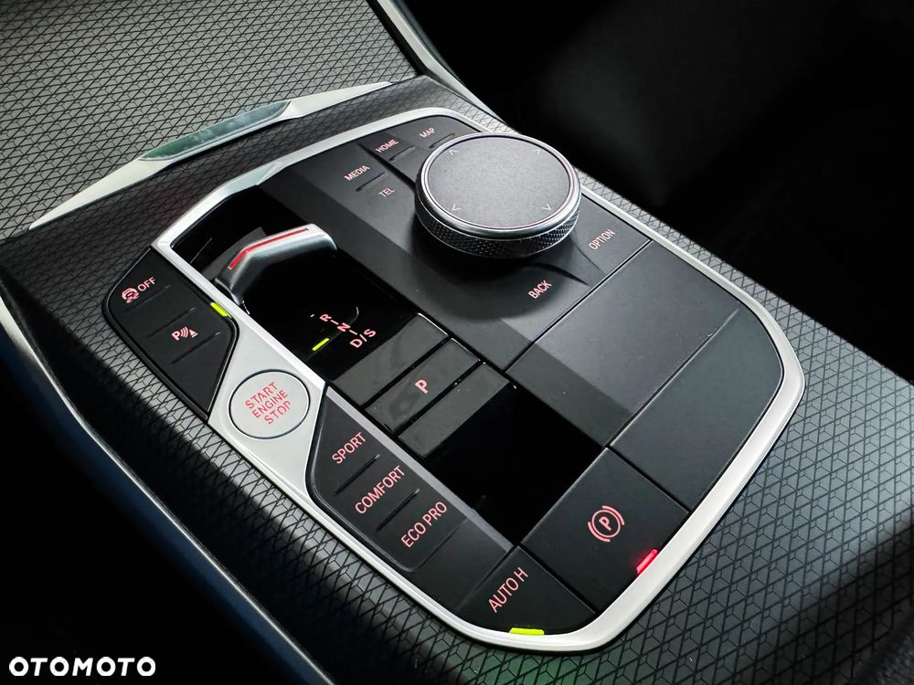 BMW Seria 3 320d Touring xDrive M Sport - 34