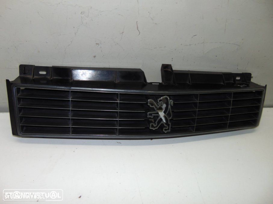 Peugeot 305 - grelha frontal - 1