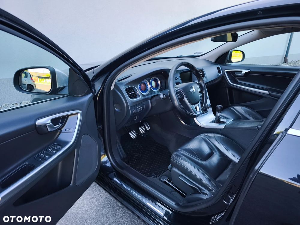 Volvo V60 D3 R-Design - 15