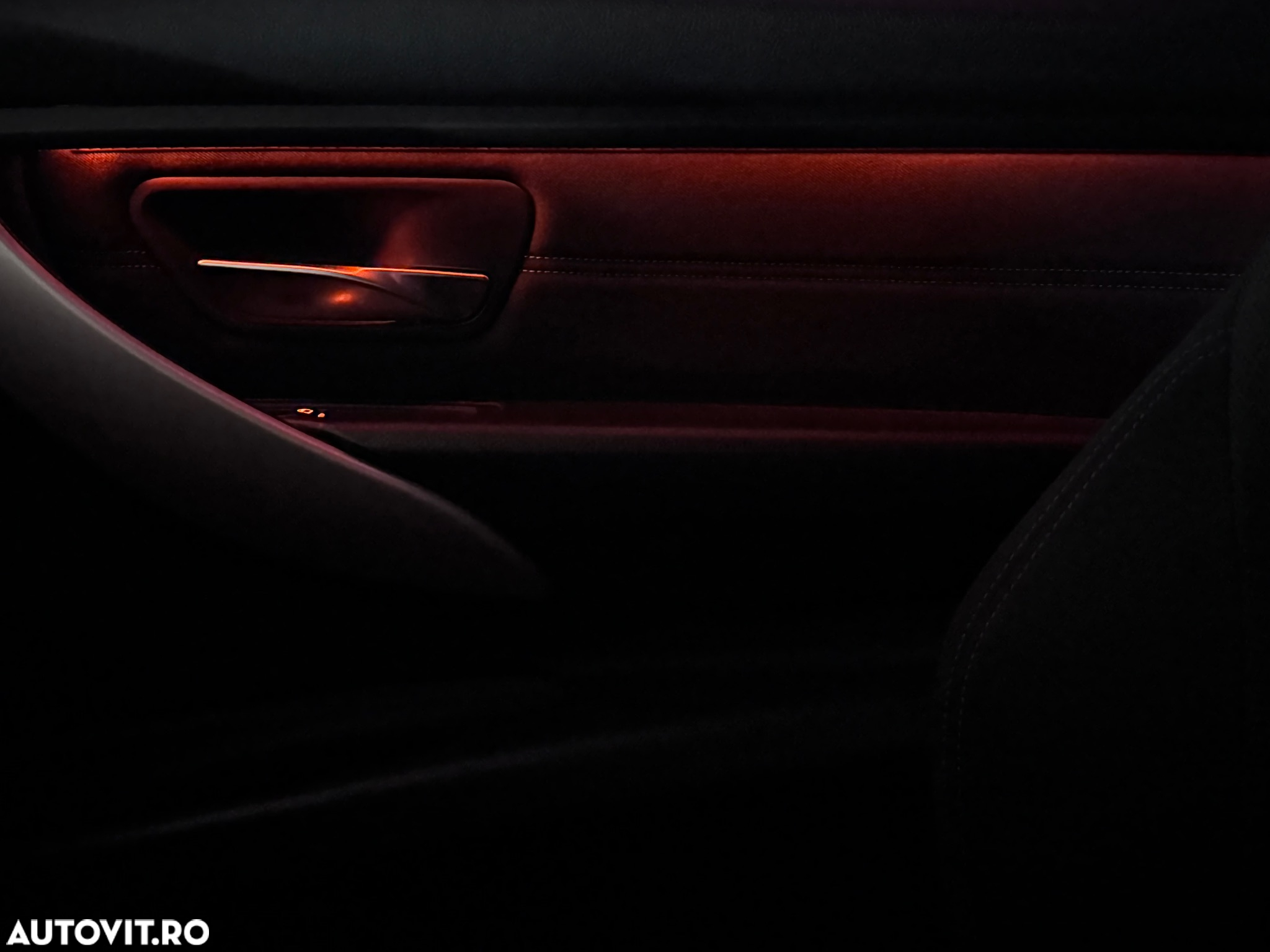 BMW Seria 3 318d Touring Aut. - 32