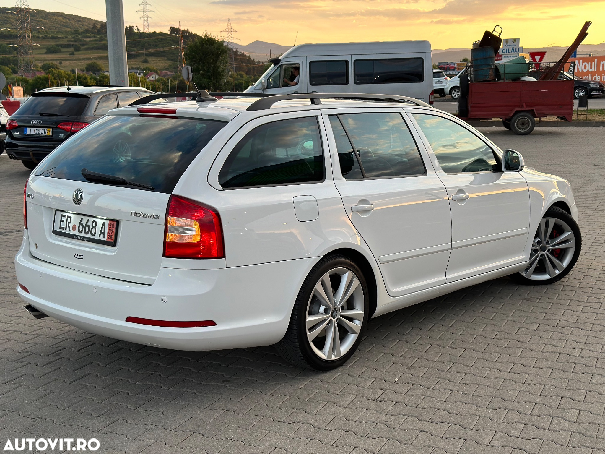 Skoda Octavia Combi 2.0 TDI DPF DSG RS - 3