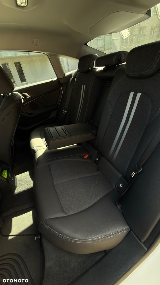 BMW Seria 2 218i - 11