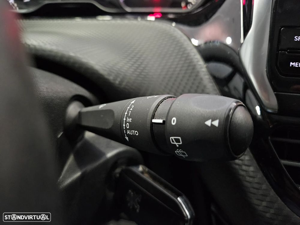 Peugeot 208 1.2 PureTech Allure - 18