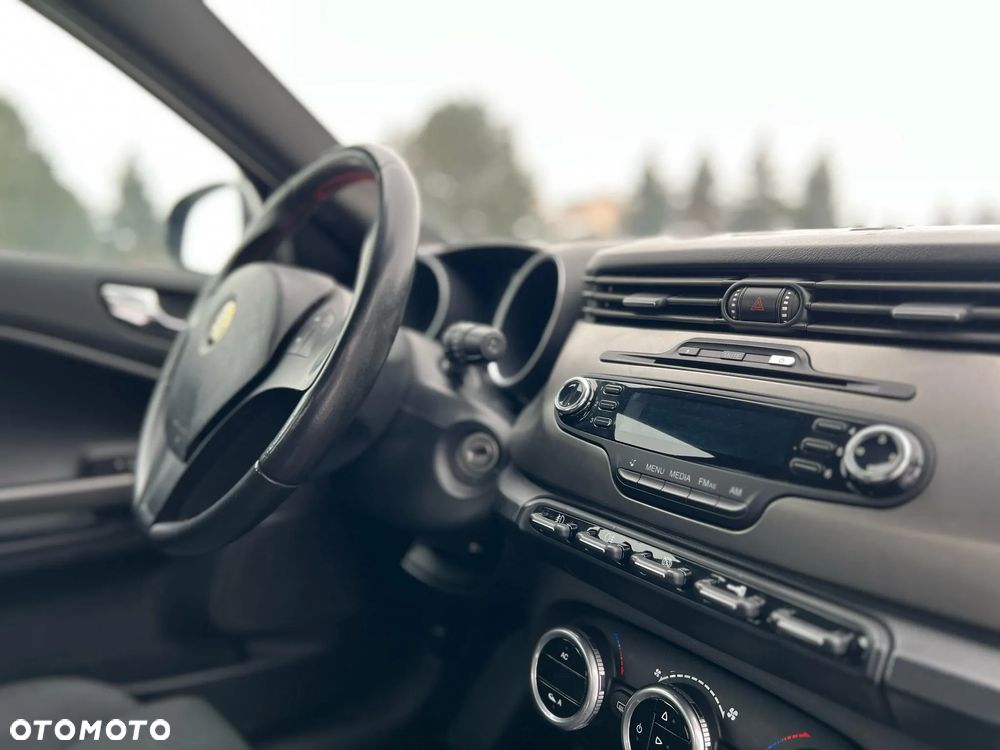 Alfa Romeo Giulietta 1.6 JTDM Veloce - 6