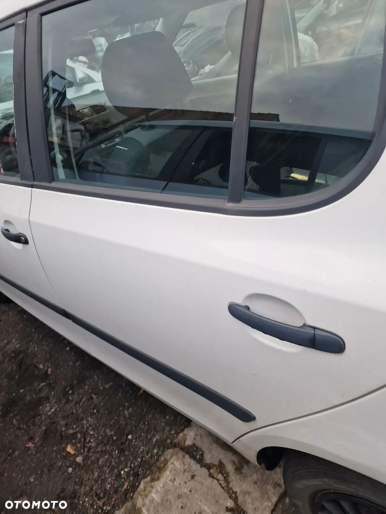 Drzwi lewy tył skoda Fabia II HB w kolorze 1026 - 1