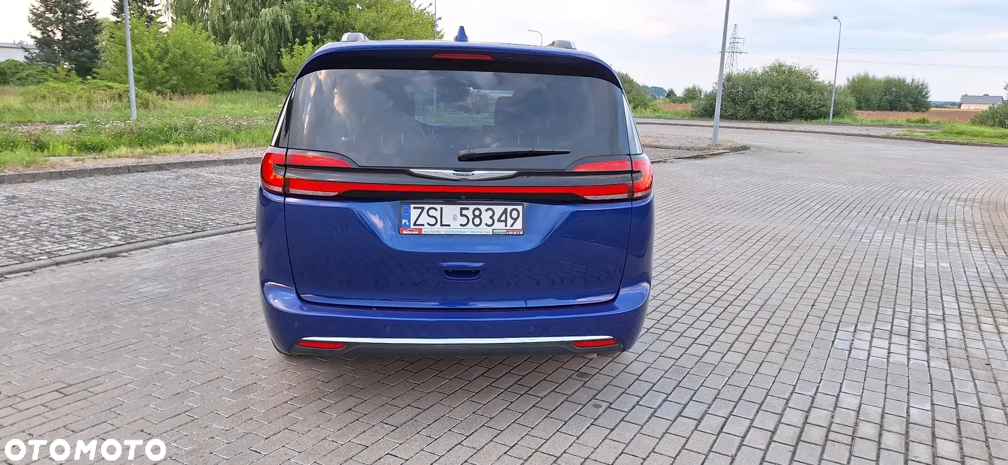 Chrysler Pacifica - 4
