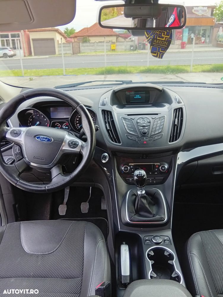Ford Kuga 1.6 EcoBoost 2x4 Titanium - 11