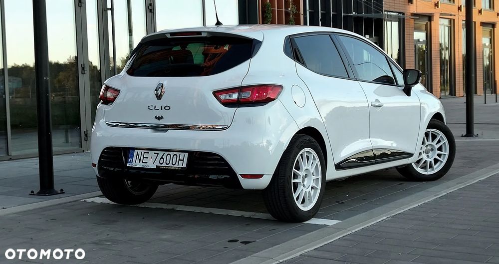 Renault Clio 1.2 16V Limited Plus - 21