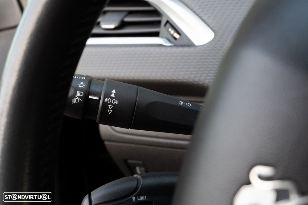 Peugeot 2008 1.2 PureTech Style - 25