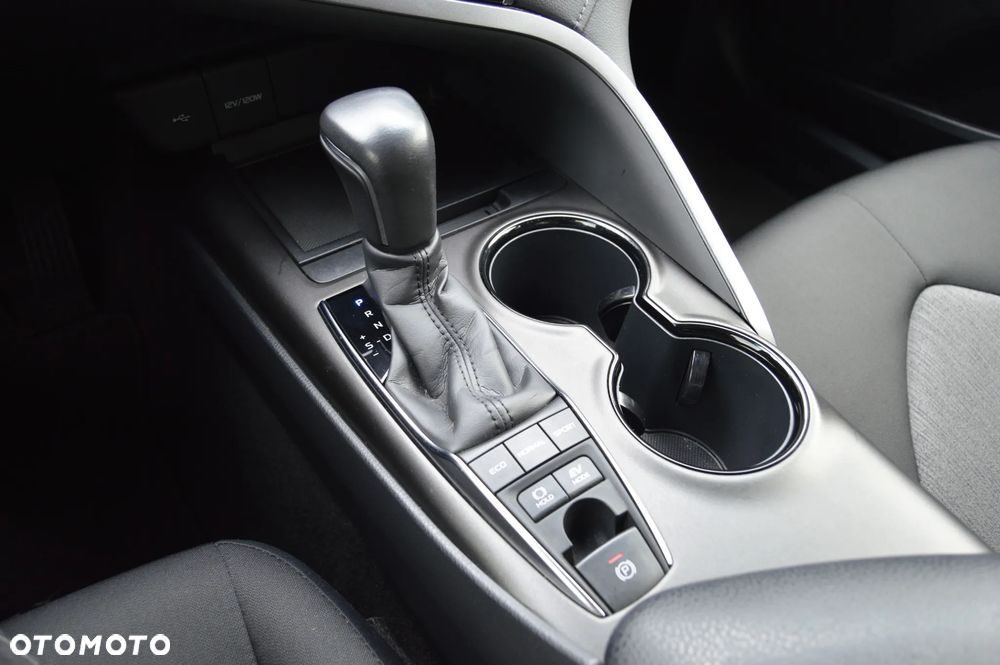 Toyota Camry 2.5 Hybrid Comfort CVT - 18