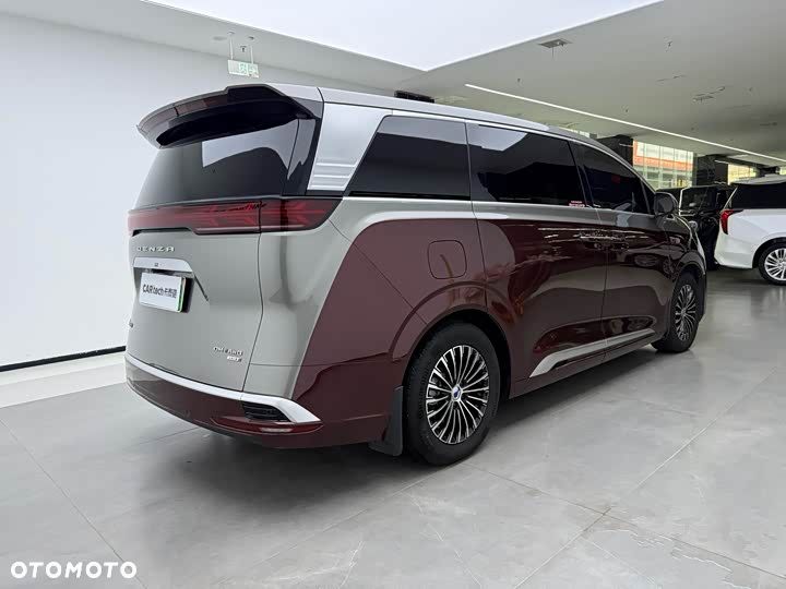 Denza D9 - 8