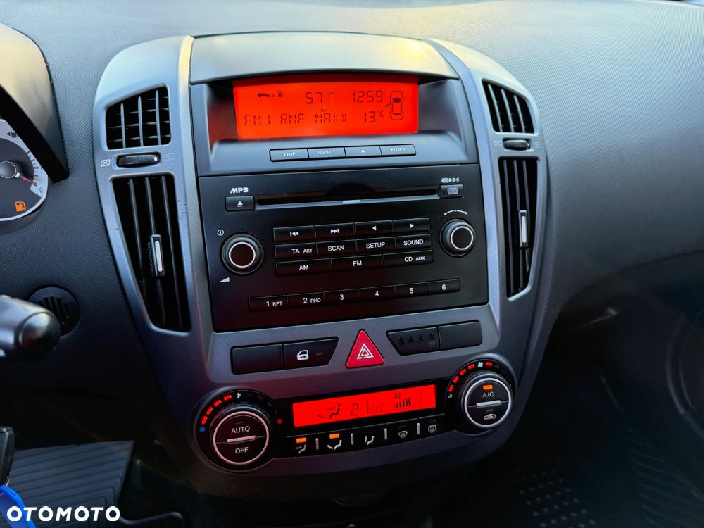 Kia Ceed 1.6 CRDi 90 Vision - 15