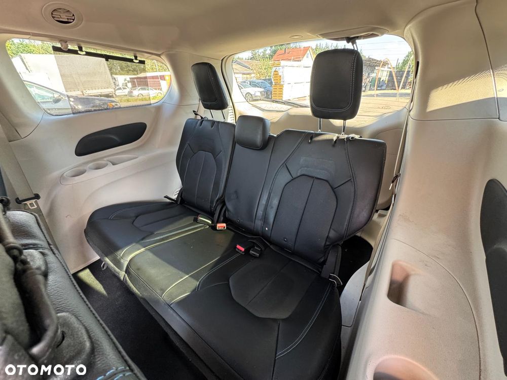 Chrysler Pacifica - 21