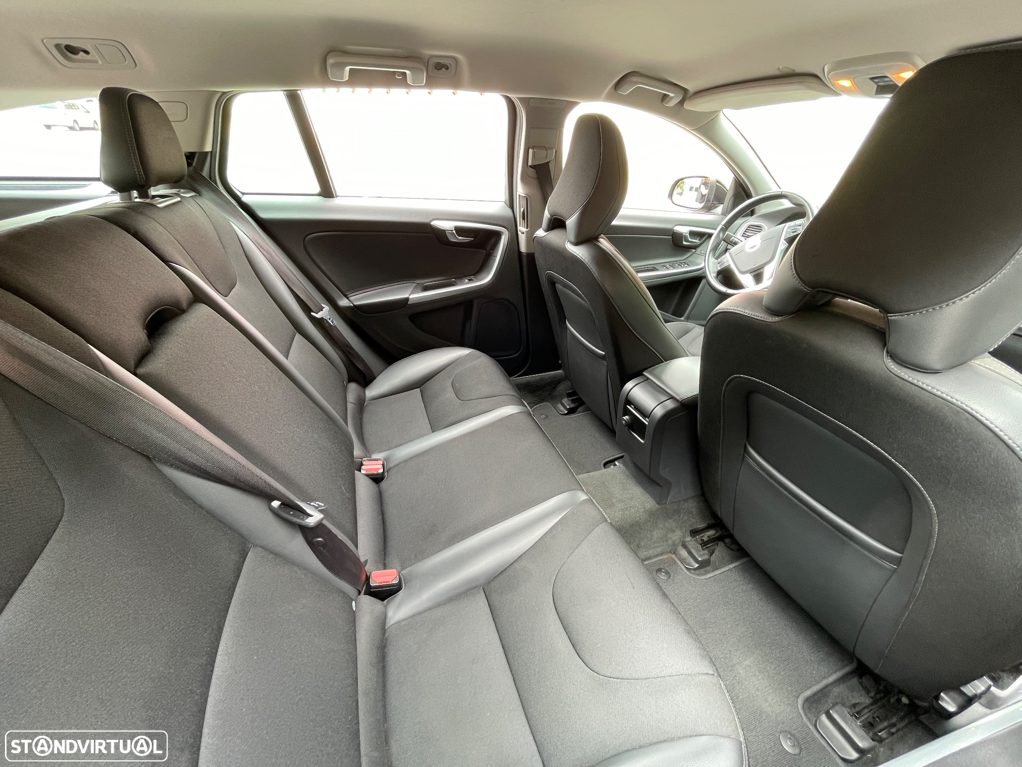 Volvo V60 2.4 D6 Momentum AWD Phev - 19