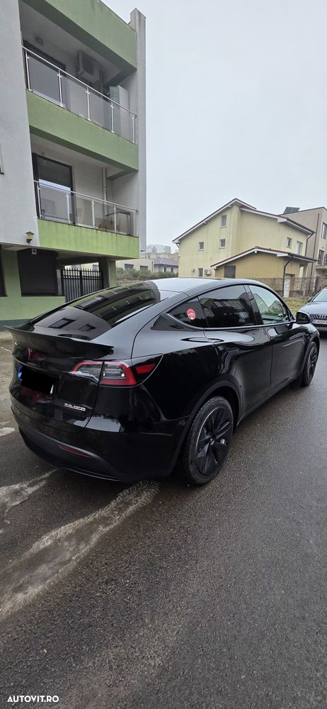 Tesla Model Y - 3