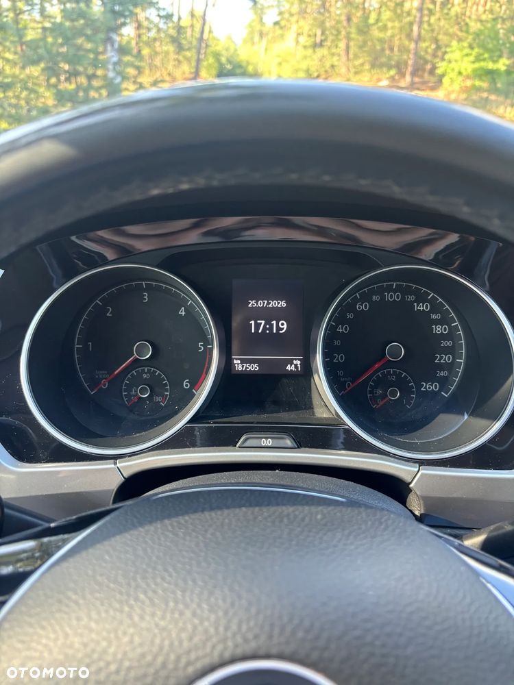 Volkswagen Touran - 10