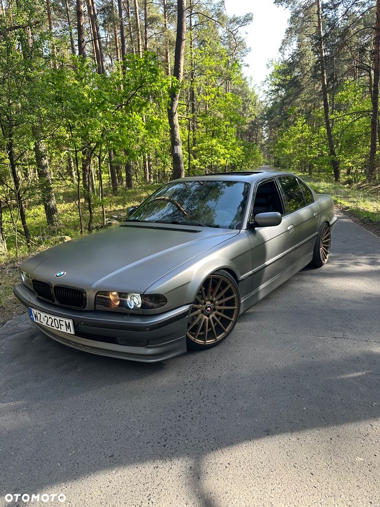 BMW Seria 7 - 8