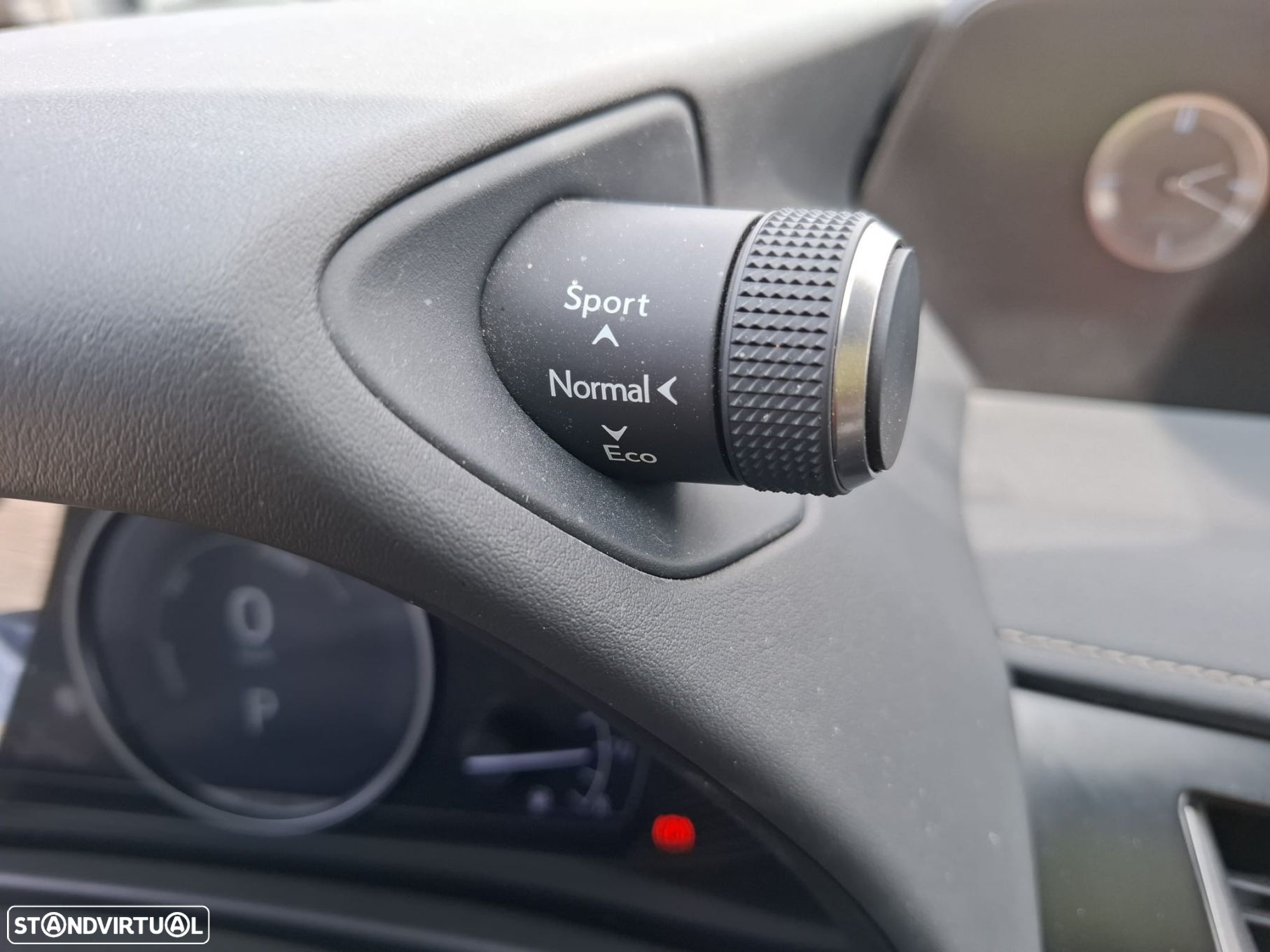 Lexus UX 250h Executive - 20