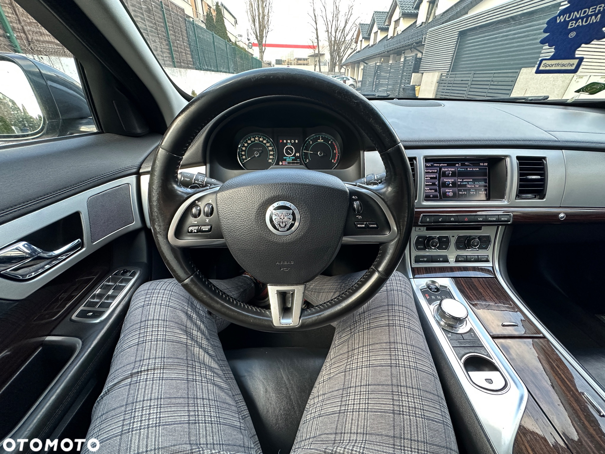 Jaguar XF 2.2 D Premium Luxury - 23