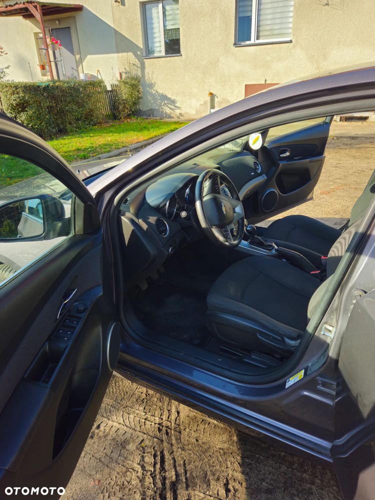 Chevrolet Cruze 1.8 LT - 17