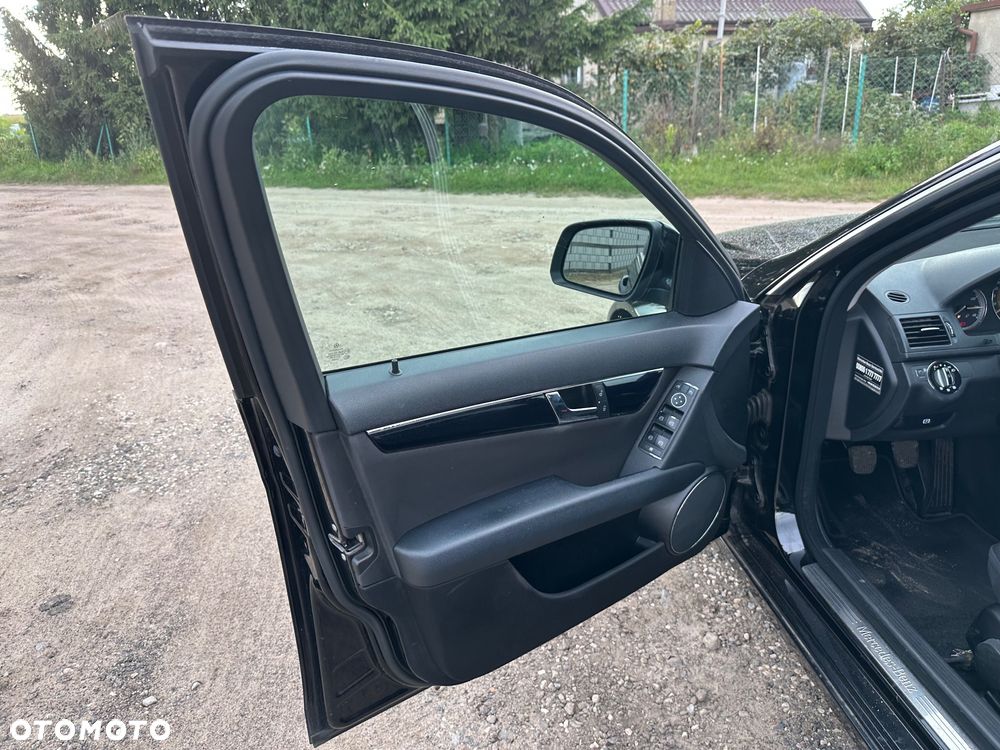 Mercedes-Benz Klasa C 220 CDI Classic - 14