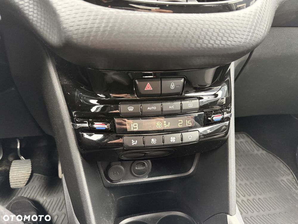 Peugeot 2008 1.2 PureTech Allure S&S - 22