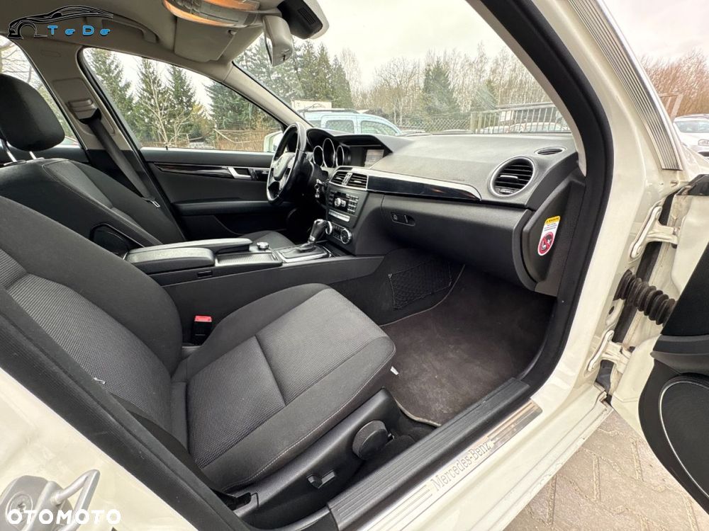 Mercedes-Benz Klasa C 200 CDI DPF Automatik BlueEFFICIENCY Elegance - 23