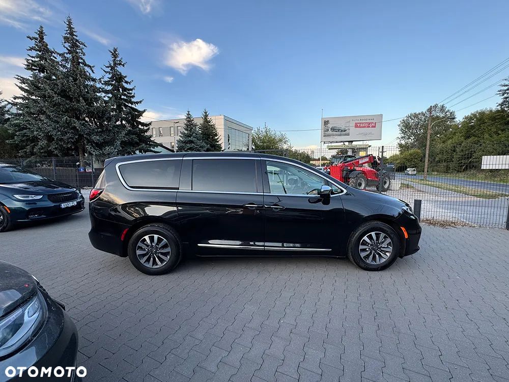 Chrysler Pacifica - 3