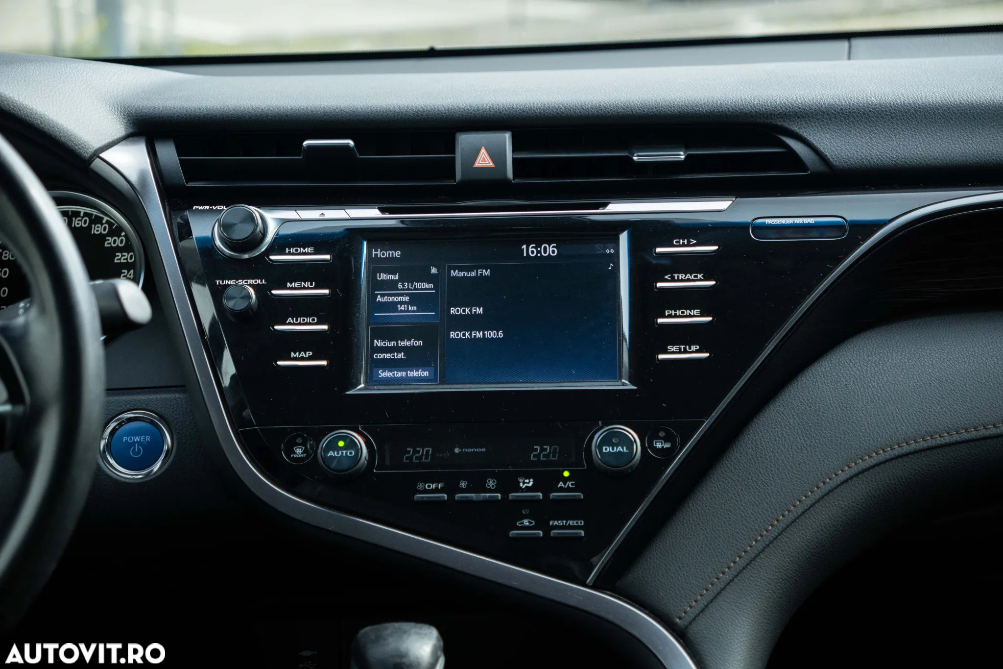 Toyota Camry 2.5 Hybrid Business - 32