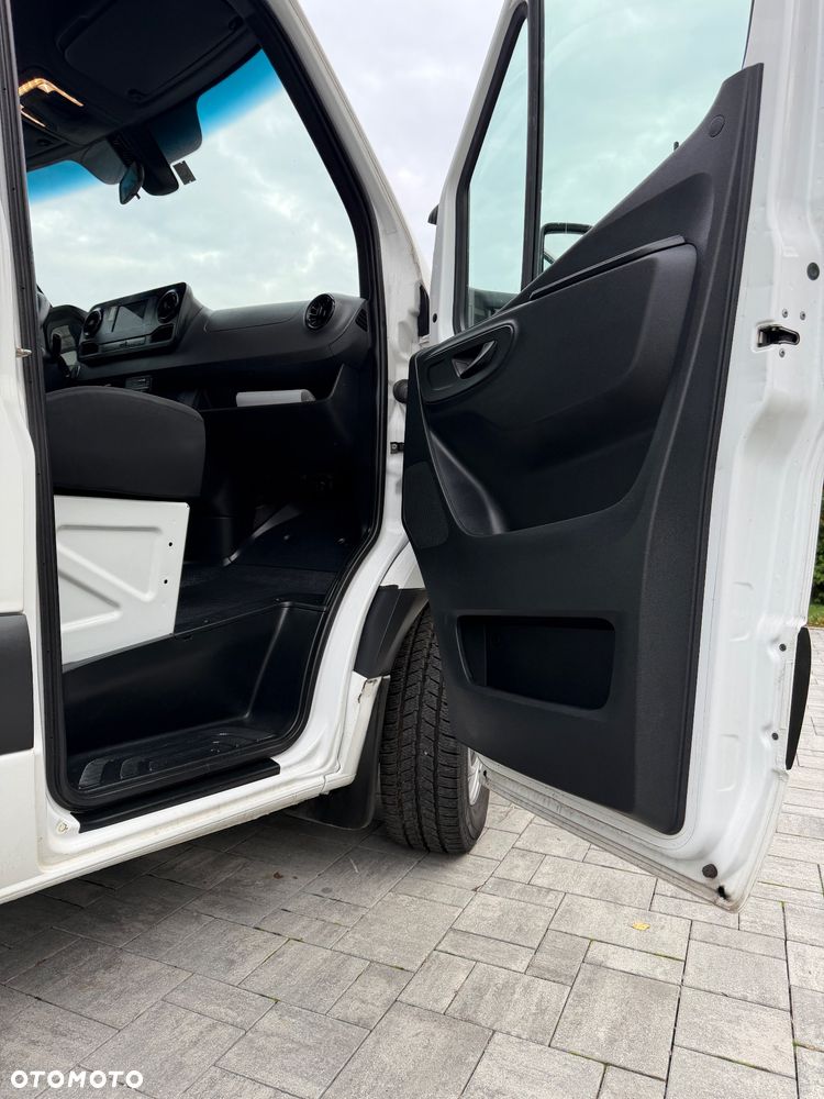 Mercedes-Benz Sprinter - 22