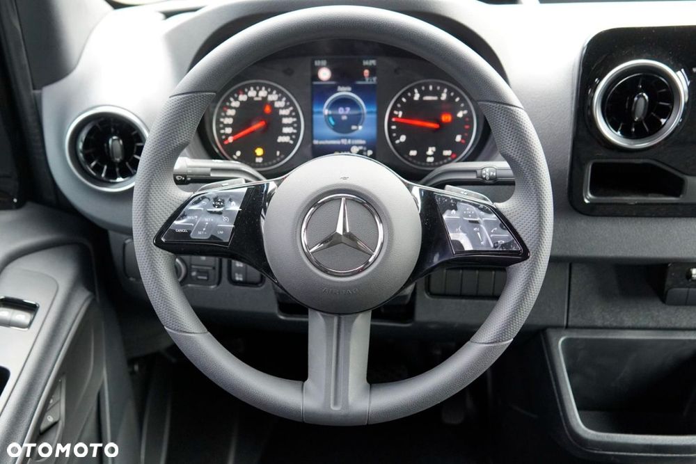 Mercedes-Benz Sprinter - 13
