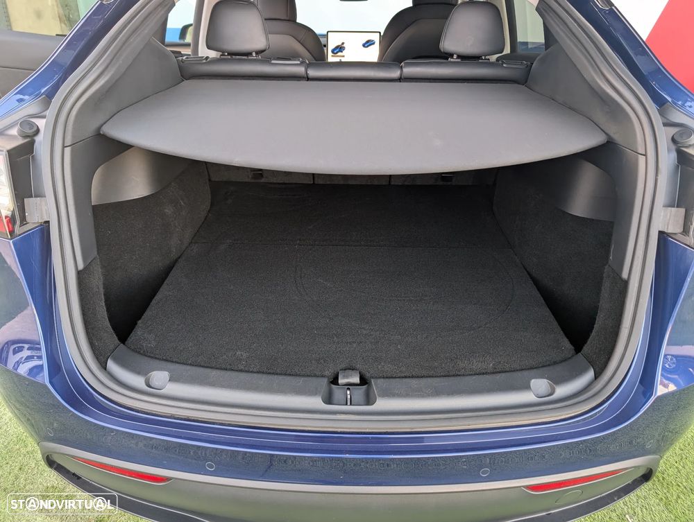 Tesla Model Y Long Range Dual Motor AWD - 11