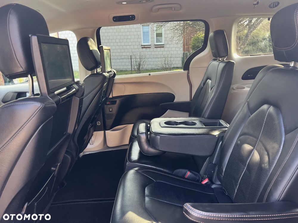 Chrysler Pacifica - 16