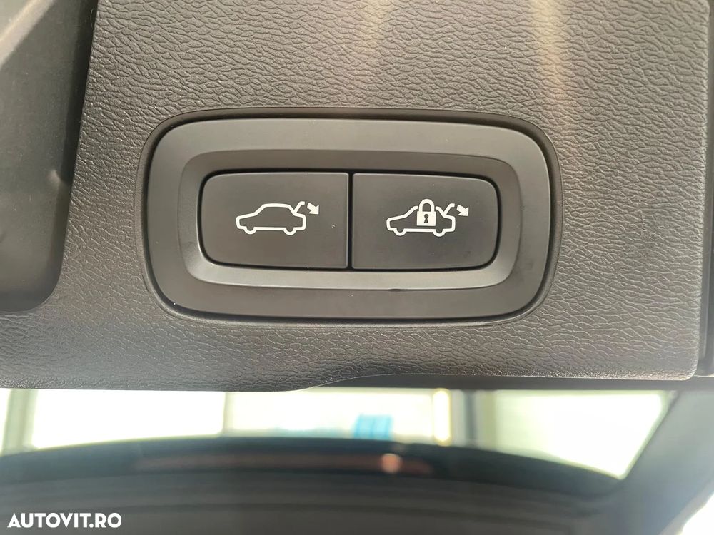 Volvo XC 60 B4 MHEV AWD Inscription - 22