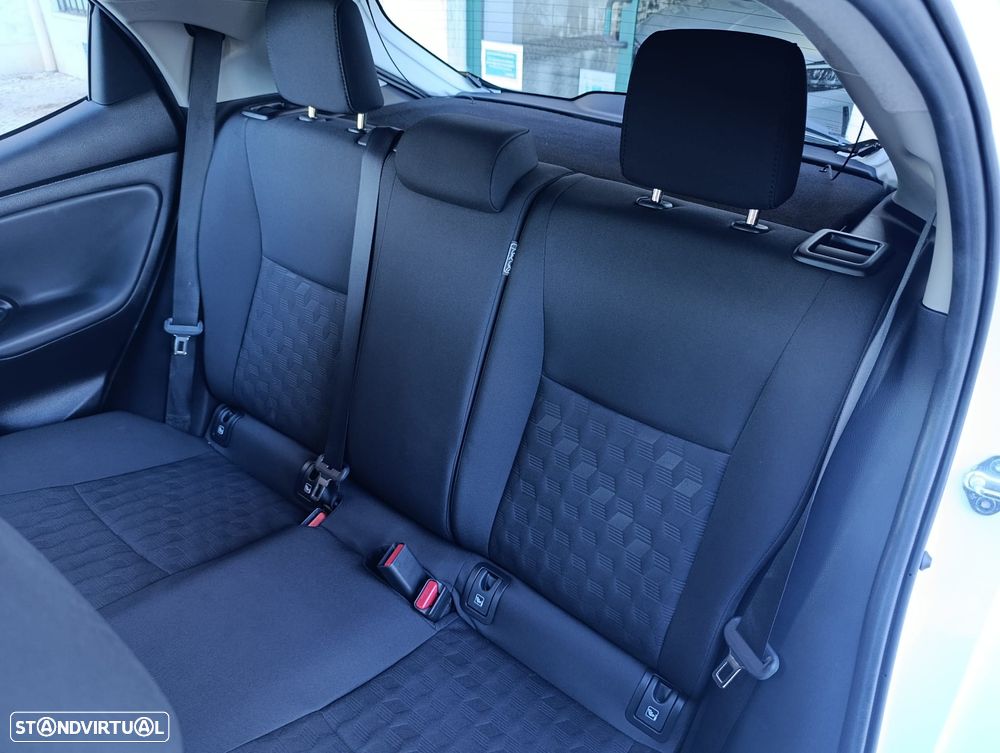 Toyota Yaris 1.5 HDF Comfort Plus - 24