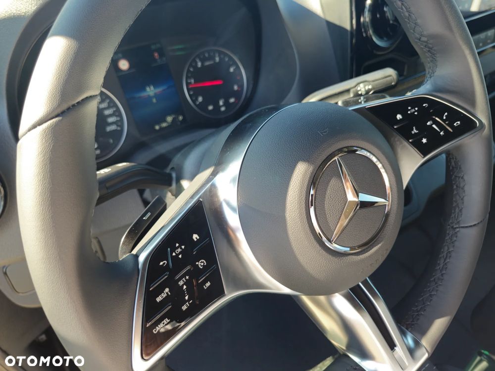 Mercedes-Benz Sprinter - 25