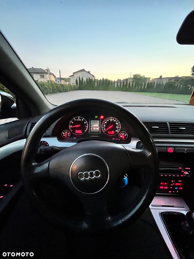 Audi A4 Avant 1.8T Quattro - 12