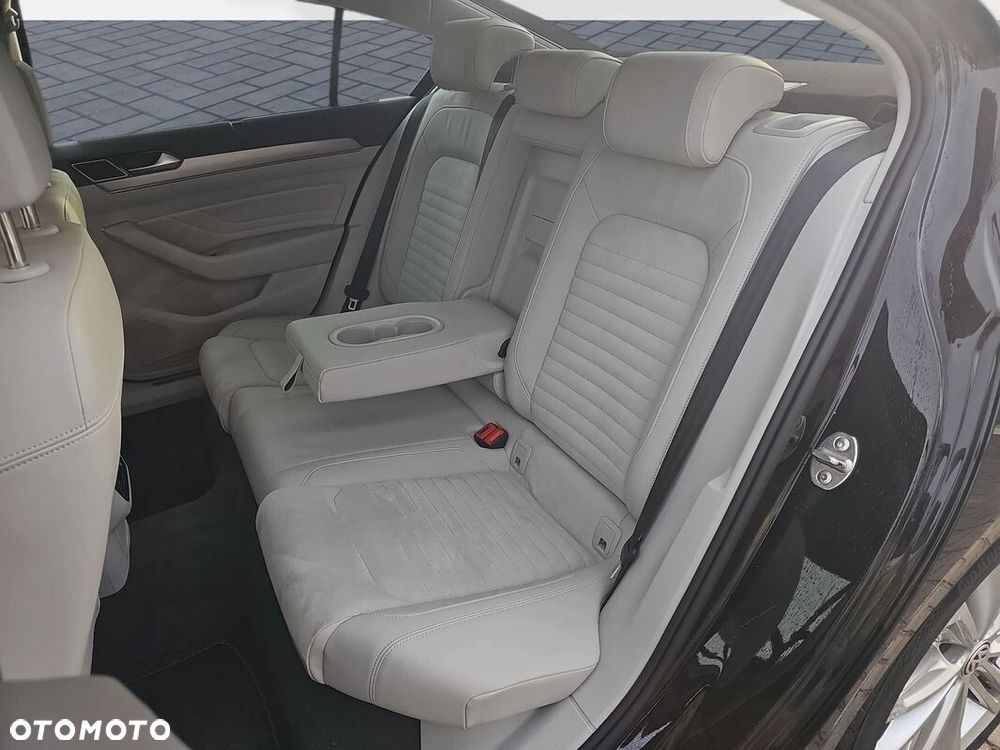 Volkswagen Passat - 8