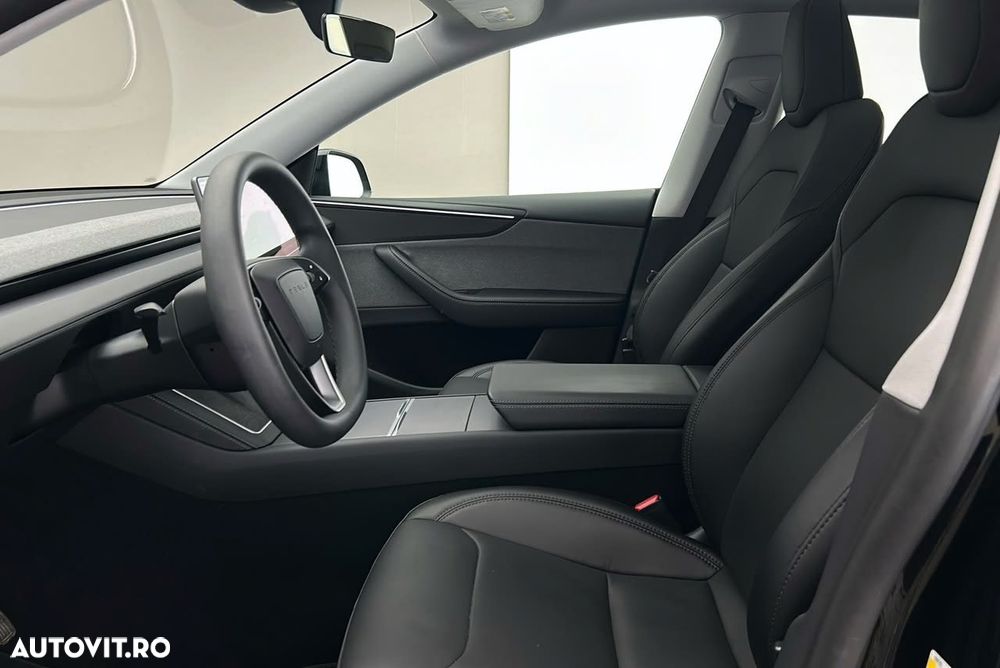 Tesla Model Y Long Range RWD - 10